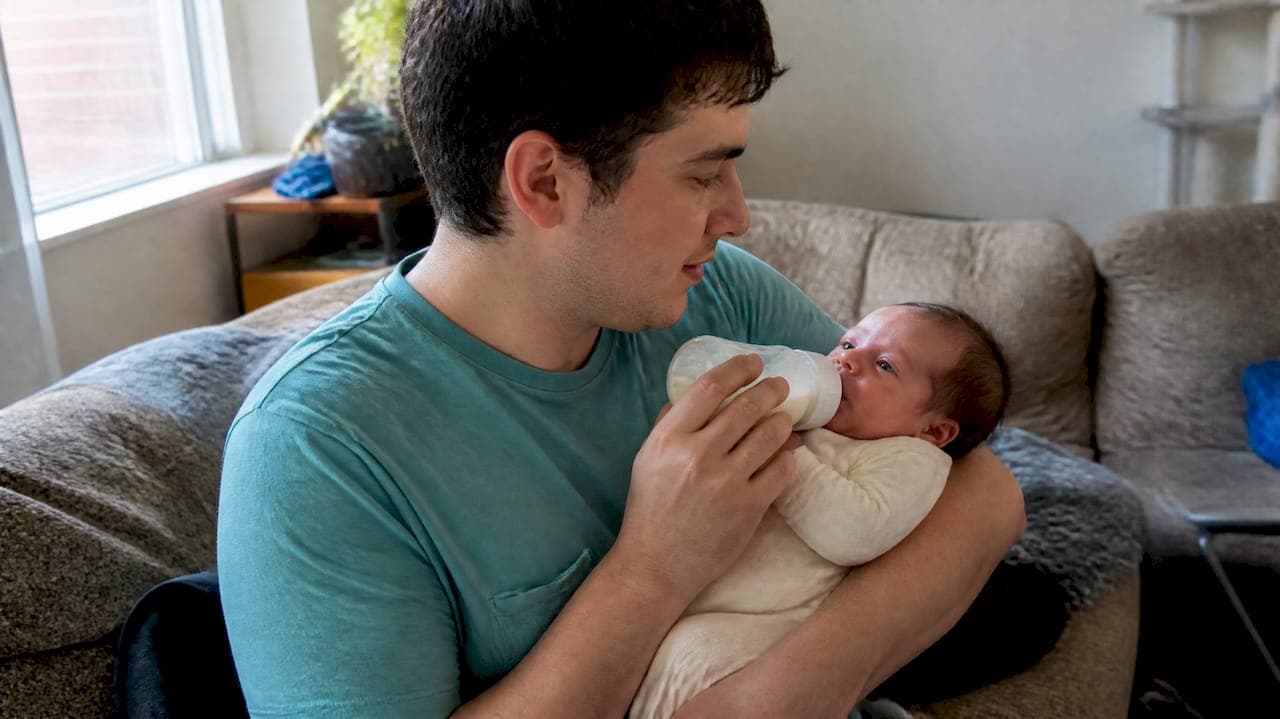 6 Quick Fixes Parents Can Try Now to Teach a Newborn to Take a Bottle